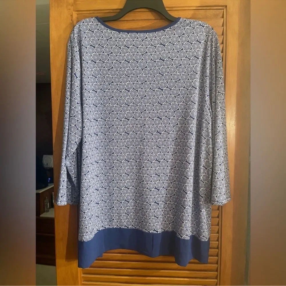 Chico’s Blue White Mosaic Print Keyhole Tie Blouse Top 3 16 XL - Picture 2 of 7